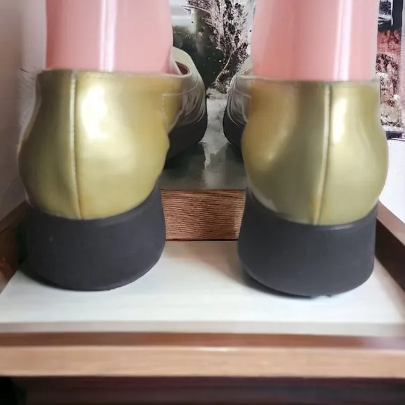 SALVATORE FERRAGOMO METALLIC Gold Genuine Patent Leather Size 9