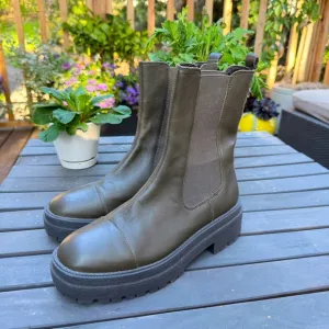 SAM EDELMAN NWOT Genuine leather Wellington Alpine Green Chelsea Boots 8.5