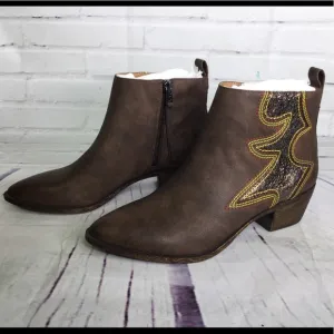Sam Edelman Size 6 Brown Distressed Ankle Boots