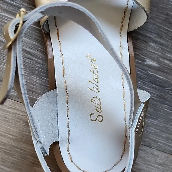 Sandal Big kid 5 &amp; Women 7 - Gold