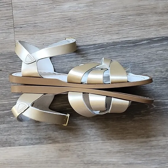 Sandal Big kid 5 &amp; Women 7 - Gold