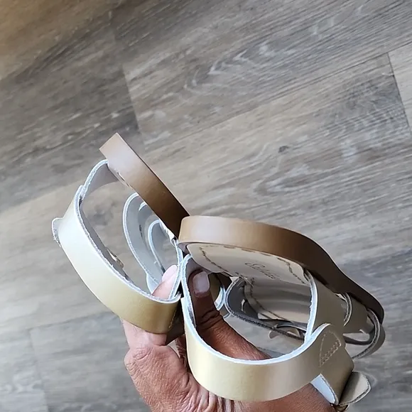 Sandal Big kid 5 &amp; Women 7 - Gold