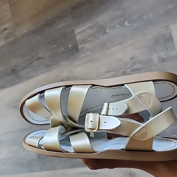 Sandal Big kid 5 &amp; Women 7 - Gold