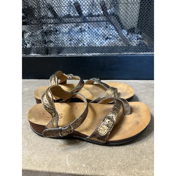 SAS Pampa Sandals 9 M Brown Gold Strappy Leather Ankle Strap Toe Loop Buckle