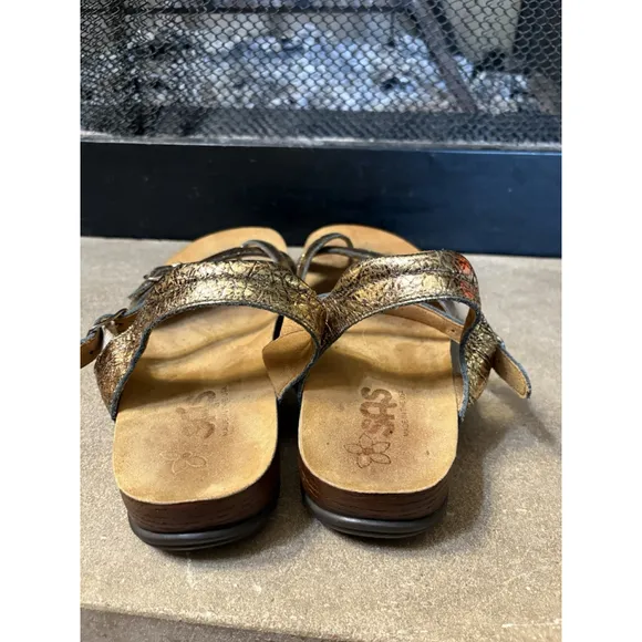 SAS Pampa Sandals 9 M Brown Gold Strappy Leather Ankle Strap Toe Loop Buckle