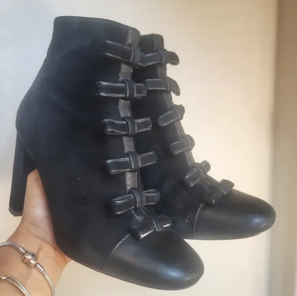 SEE BY CHLOE GISEL LEATHER BOW DETAIL HIGH HEEL ANKLE ROUND TOE BOOTS WO…