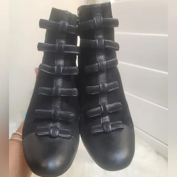 SEE BY CHLOE GISEL LEATHER BOW DETAIL HIGH HEEL ANKLE ROUND TOE BOOTS WO…
