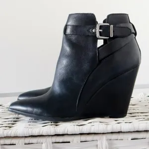 Seychelles Anthropologie Black Leather Pointy Toe Wedge Heel Ankle Boots Booties