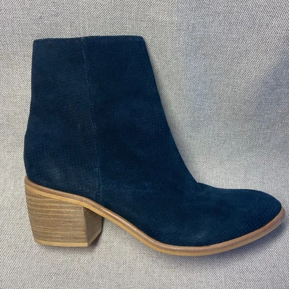 Silent D Suede Boots for Women. Size 37 US-6,5. New.