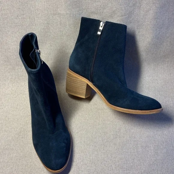 Silent D Suede Boots for Women. Size 37 US-6,5. New.