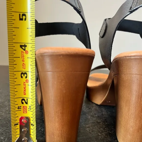 Silver Sandals with Adjustable Straps and Flat Sole