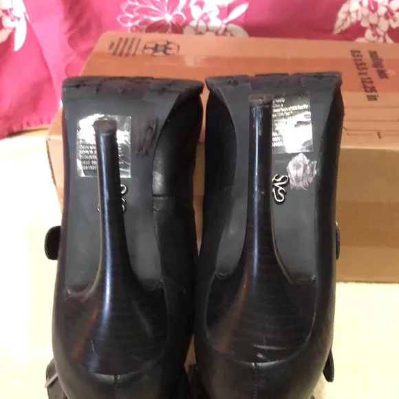 Simply Vera By Vera Wang Women’s 9.5 M Ankle Biker Faux Leather Boots 4.5” Heel