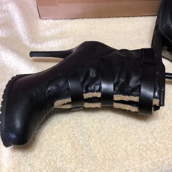 Simply Vera By Vera Wang Women’s 9.5 M Ankle Biker Faux Leather Boots 4.5” Heel
