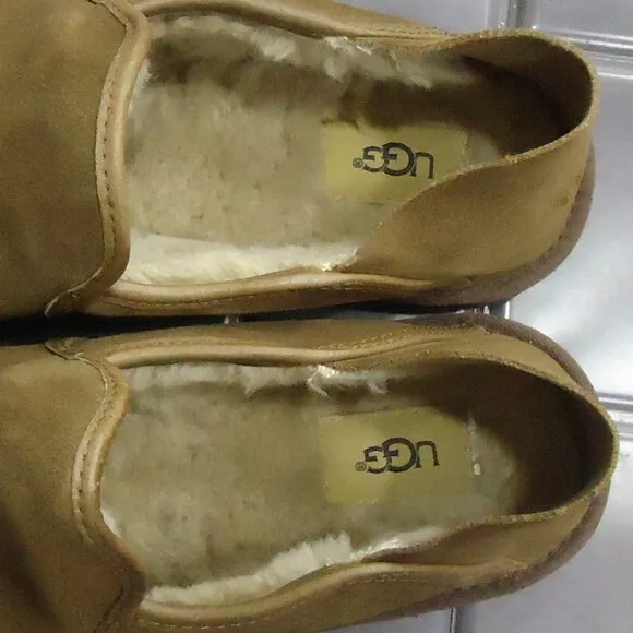 SIZE 10. Ugg Cooke suede slipper loafers shoes.