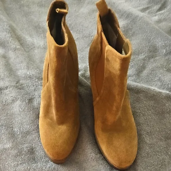 Size 8 Michael Kors Thea Caramel Camel Tan Wedge Suede Bootie Boots