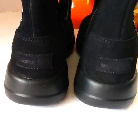 SKECHERS AIR COOLED GOGA MAT BLACK SUEDE ANKLE BOOTS SIZE 5.5 NWT
