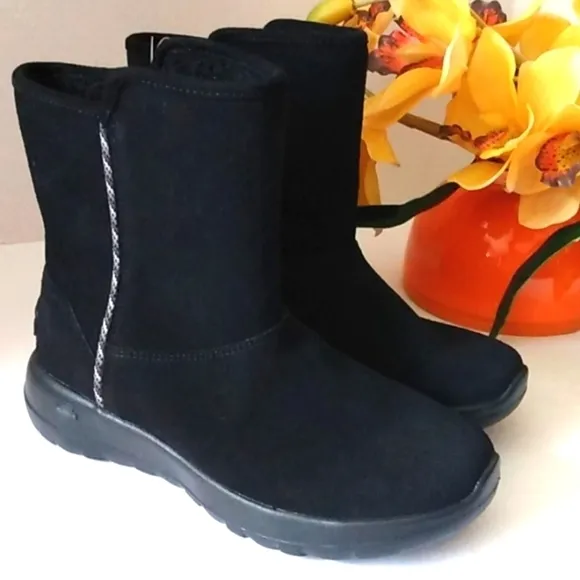 SKECHERS AIR COOLED GOGA MAT BLACK SUEDE ANKLE BOOTS SIZE 5.5 NWT