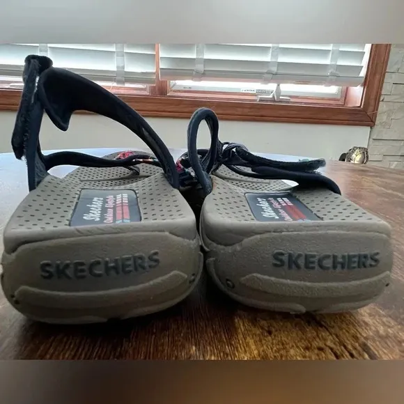 SKECHERS | ladies REGGAE - ZIG SWAG sandals. Size: 8