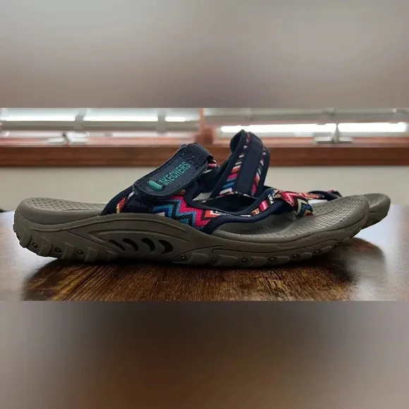 SKECHERS | ladies REGGAE - ZIG SWAG sandals. Size: 8