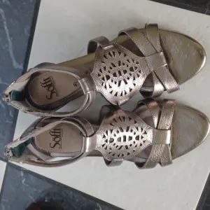 Sofft Silver Sandals/ Wedge Size 7.5 Super comfortable