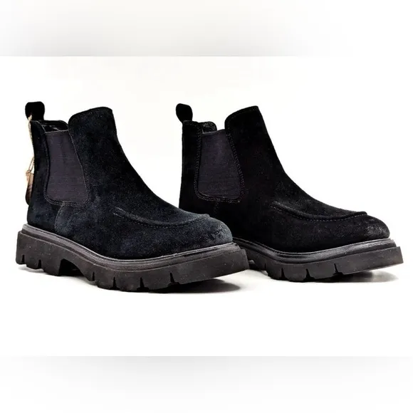 Sofft Women Samira Black Distressed SuedeChelsea Lug Ankle Boots Size 8 NWOB