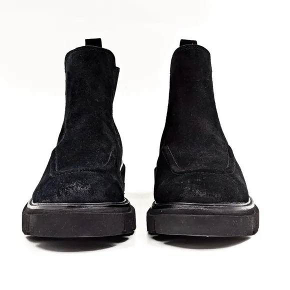 Sofft Women Samira Black Distressed SuedeChelsea Lug Ankle Boots Size 8 NWOB