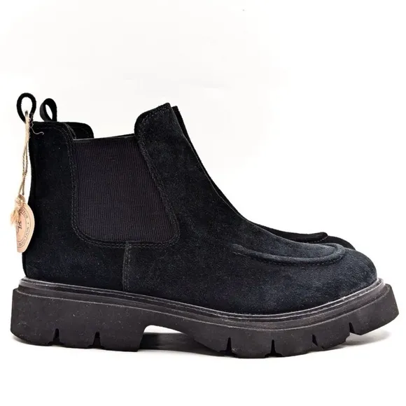 Sofft Women Samira Black Distressed SuedeChelsea Lug Ankle Boots Size 8 NWOB