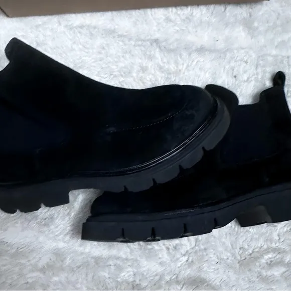 Sofft Women Samira Black Distressed SuedeChelsea Lug Ankle Boots Size 8 NWOB