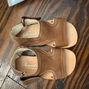 Sonatin Brown Sandals