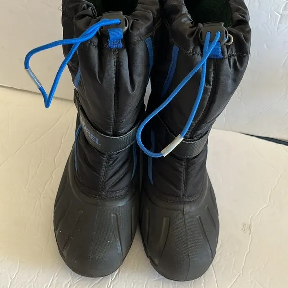 Sorel  Blue/ black Insulated Snow Boot  Youth Size 5