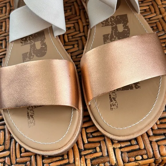 SOREL Ella II sandals in copper in brand new condition - NO BOX