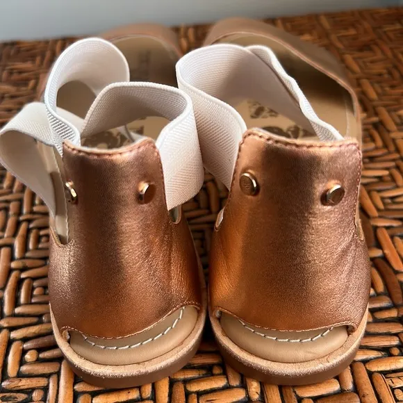 SOREL Ella II sandals in copper in brand new condition - NO BOX