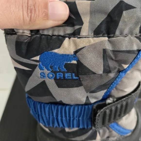 Sorel Flurry Insulated Waterproof Winter Snow Boot Boys Black Blue Size 6 NV2655