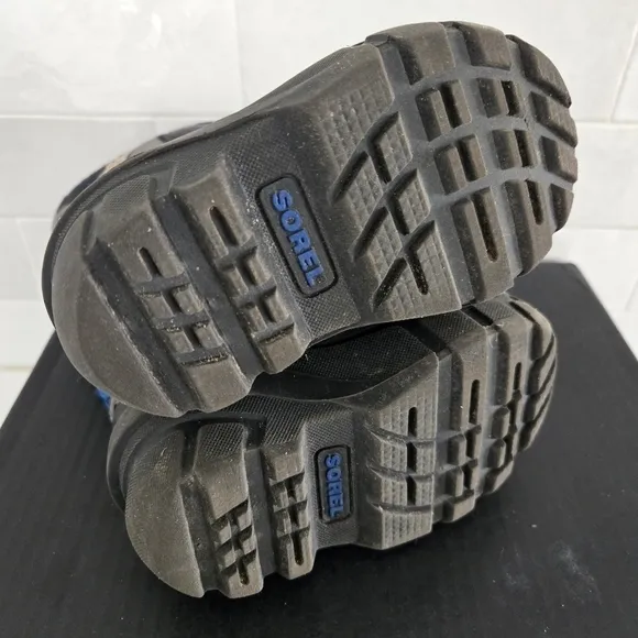 Sorel Flurry Insulated Waterproof Winter Snow Boot Boys Black Blue Size 6 NV2655