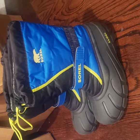 Sorel Flurry kids Black blue Waterproof Winter boots size 7 8.5 cy