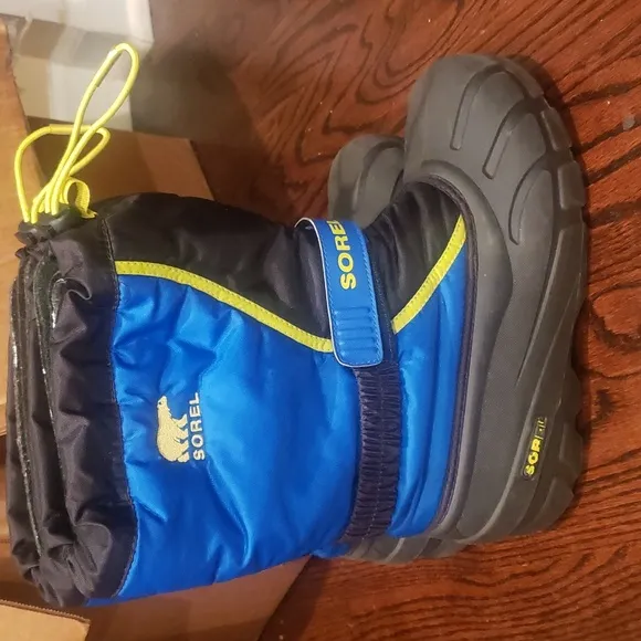 Sorel Flurry kids Black blue Waterproof Winter boots size 7 8.5 cy