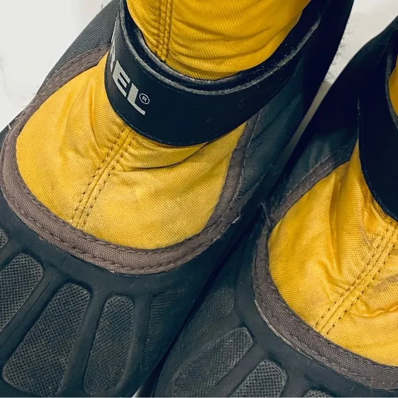 Sorel Flurry Snow Boots Black Yellow Kids 5 Outdoor Waterproof Winter