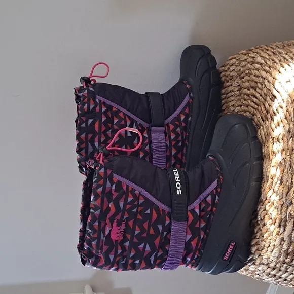 Sorel Girls Flurry Insulated/Waterproof Winter Snow Boot Purple/Black/Orange S-6