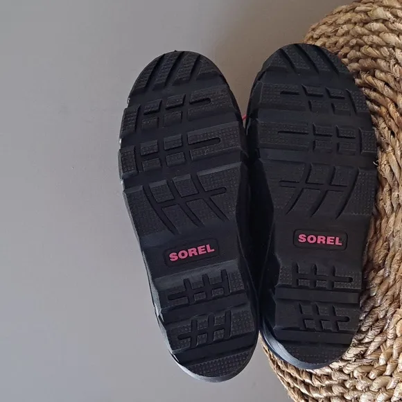 Sorel Girls Flurry Insulated/Waterproof Winter Snow Boot Purple/Black/Orange S-6