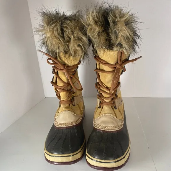 Sorel Joan of Arctic Boots Sz 11 Suede Faux Fur Lined Tan Fur-Lined Winter