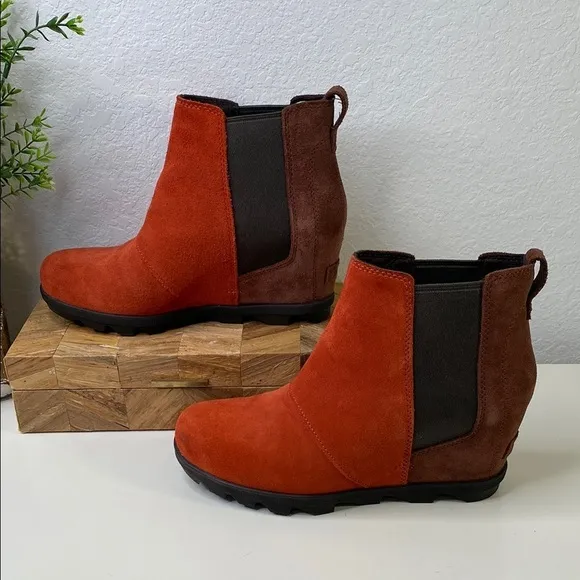 Sorel Joan of Arctic Chelsea II Boot Suede Ankle Boots Rust and Brown Size 9