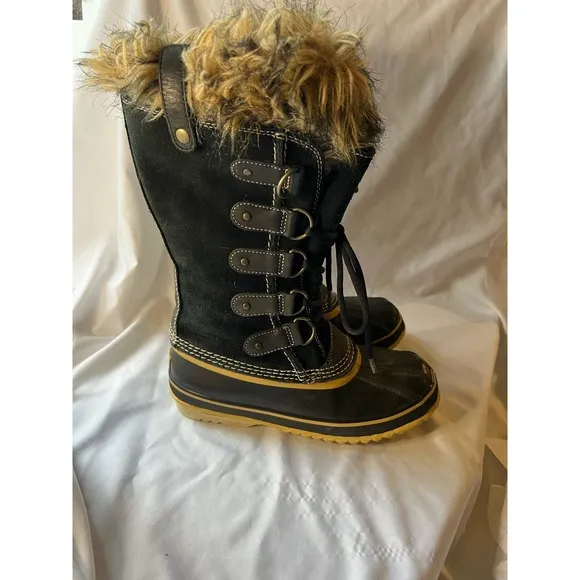 Sorel, Joan of Arctic, Women’s‎ Snow Boots. Black leather and faux fur. Size 7