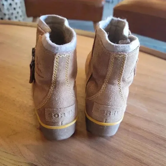 Sorel Meadow suede leather waterproof zipper tan brown ankle Winter boots 8.5