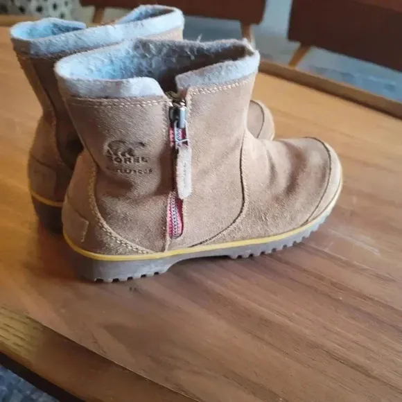 Sorel Meadow suede leather waterproof zipper tan brown ankle Winter boots 8.5