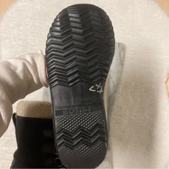 Sorel Size 7 Carnival Winter Boots Lace Up Black White Faux Fur
