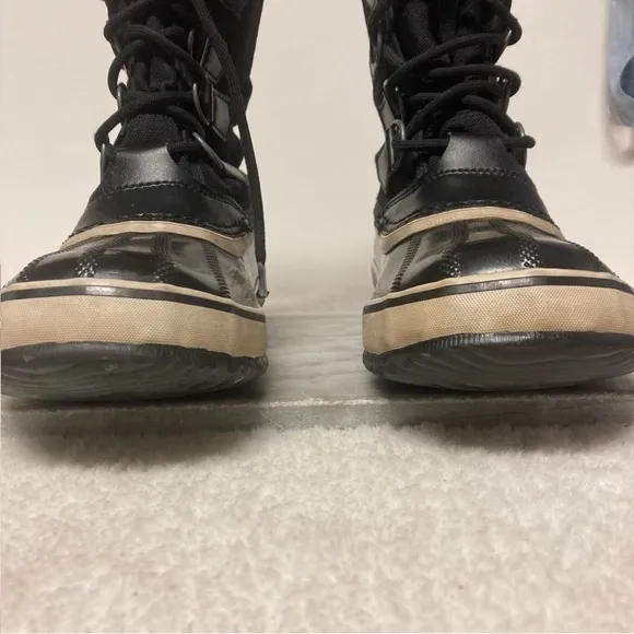 Sorel Size 7 Carnival Winter Boots Lace Up Black White Faux Fur