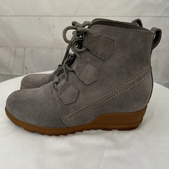 Sorel Size 8 Evie Gray Suede Waterproof Ankle Boots