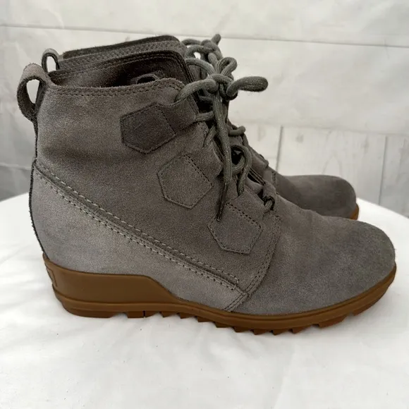 Sorel Size 8 Evie Gray Suede Waterproof Ankle Boots