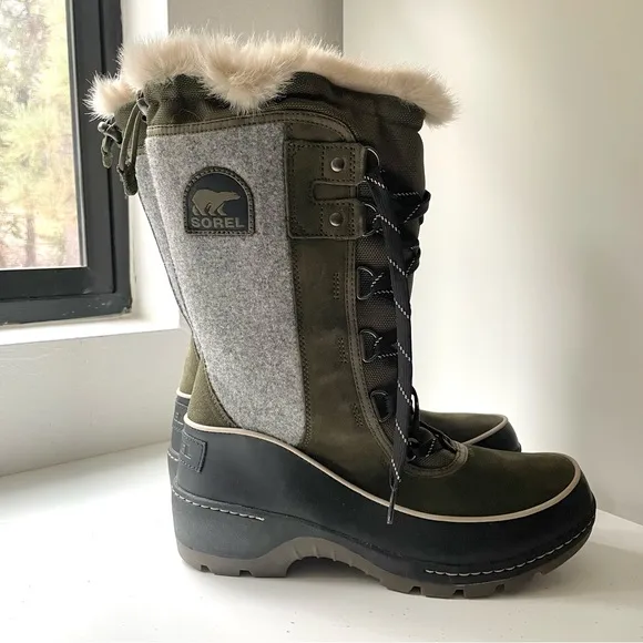 Sorel- Tivioli III waterproof women’s tall boots in green and black- 9.5