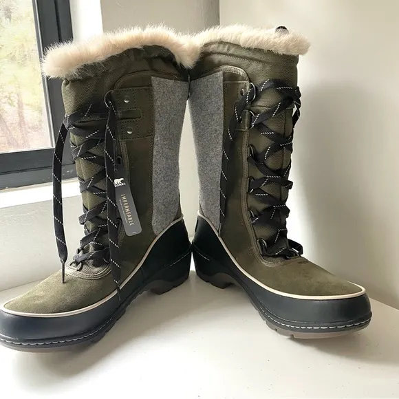 Sorel- Tivioli III waterproof women’s tall boots in green and black- 9.5